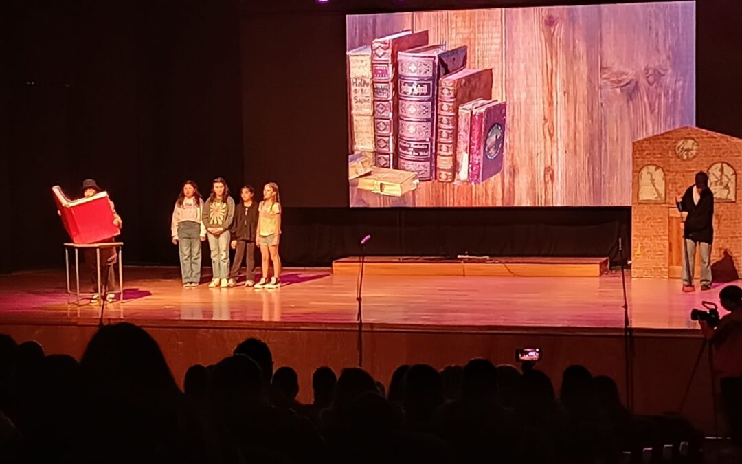 Nuestros estudiantes asisten a Festival de Teatro Escolar.